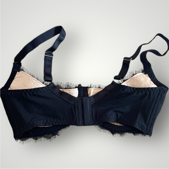 Frederick's of Hollywood lace underwire bra - Picture 5 of 11